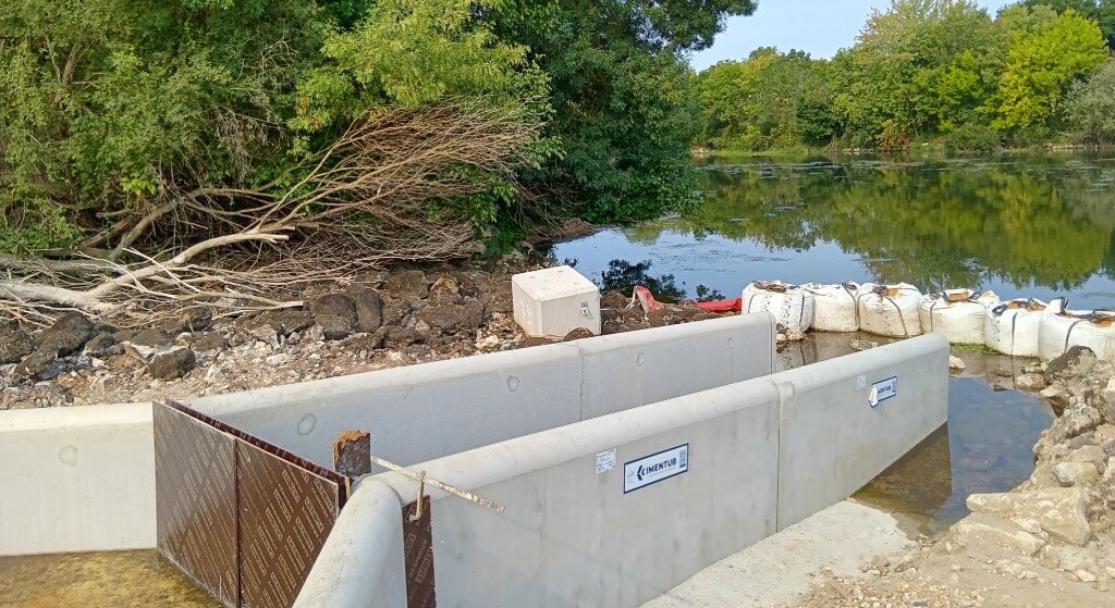 cimentub – chantier hydraulique en béton préfabriqué à Saint-Genouph – réalisation des passes à poisson par NGE Génie Civil